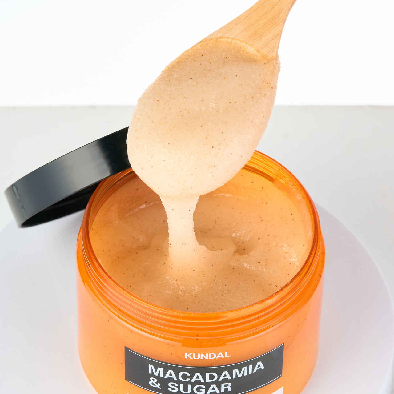 Macadamia & Sugar Body Scrub - 3 Scents (550g)