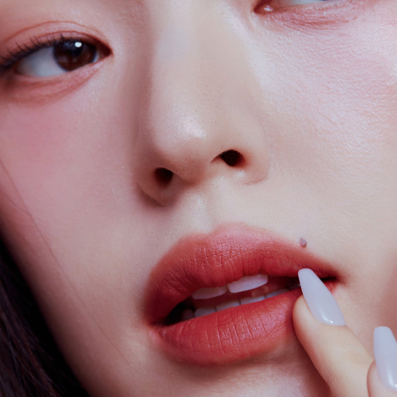 Muzigae Mansion Objet Liquid (6ml) - 24 colours MODEL APPLICATION
