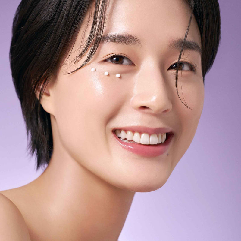 Timeless Bloom Retinol Spot Cream (30ml) model