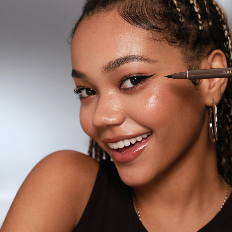 Judydoll Slim Liquid Eyeliner Skin Cupid MODEL