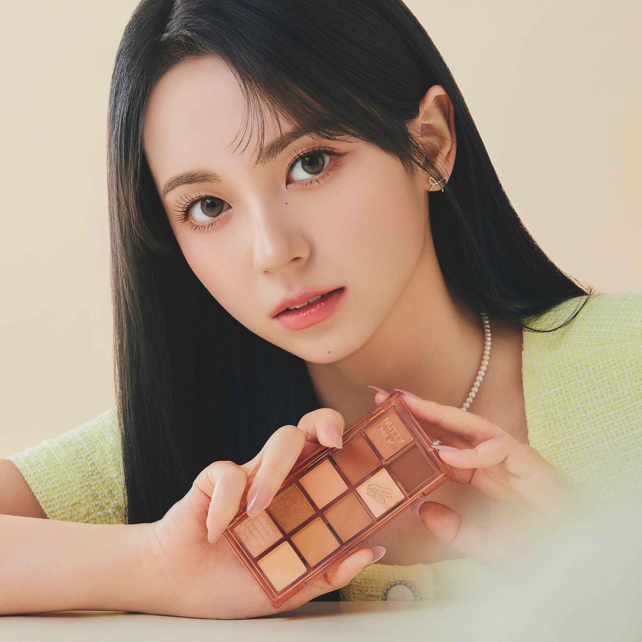 Seasonal Blending Eyeshadow Palette 05 Nutty Milk (6.4g)